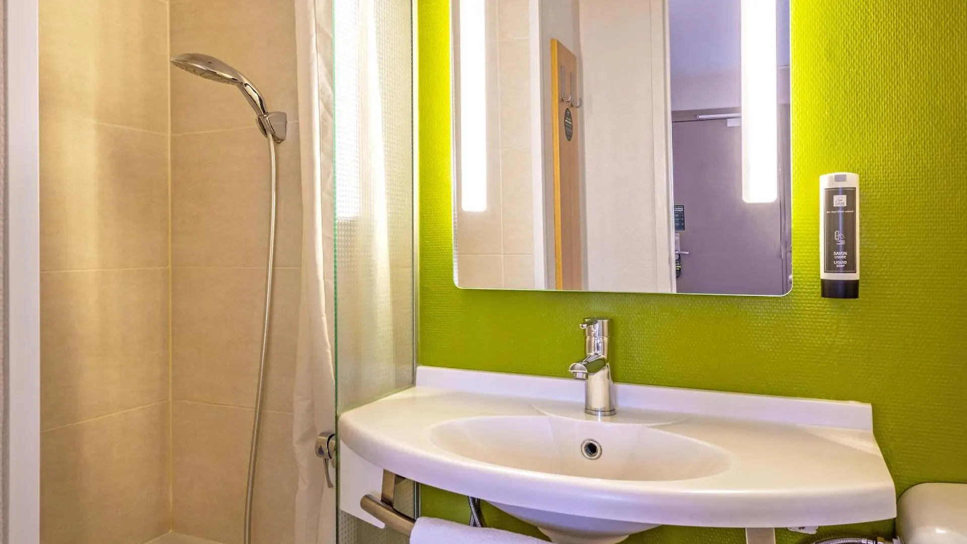 B&B Hotel Brest Kergaradec Aeroport グエヌー
