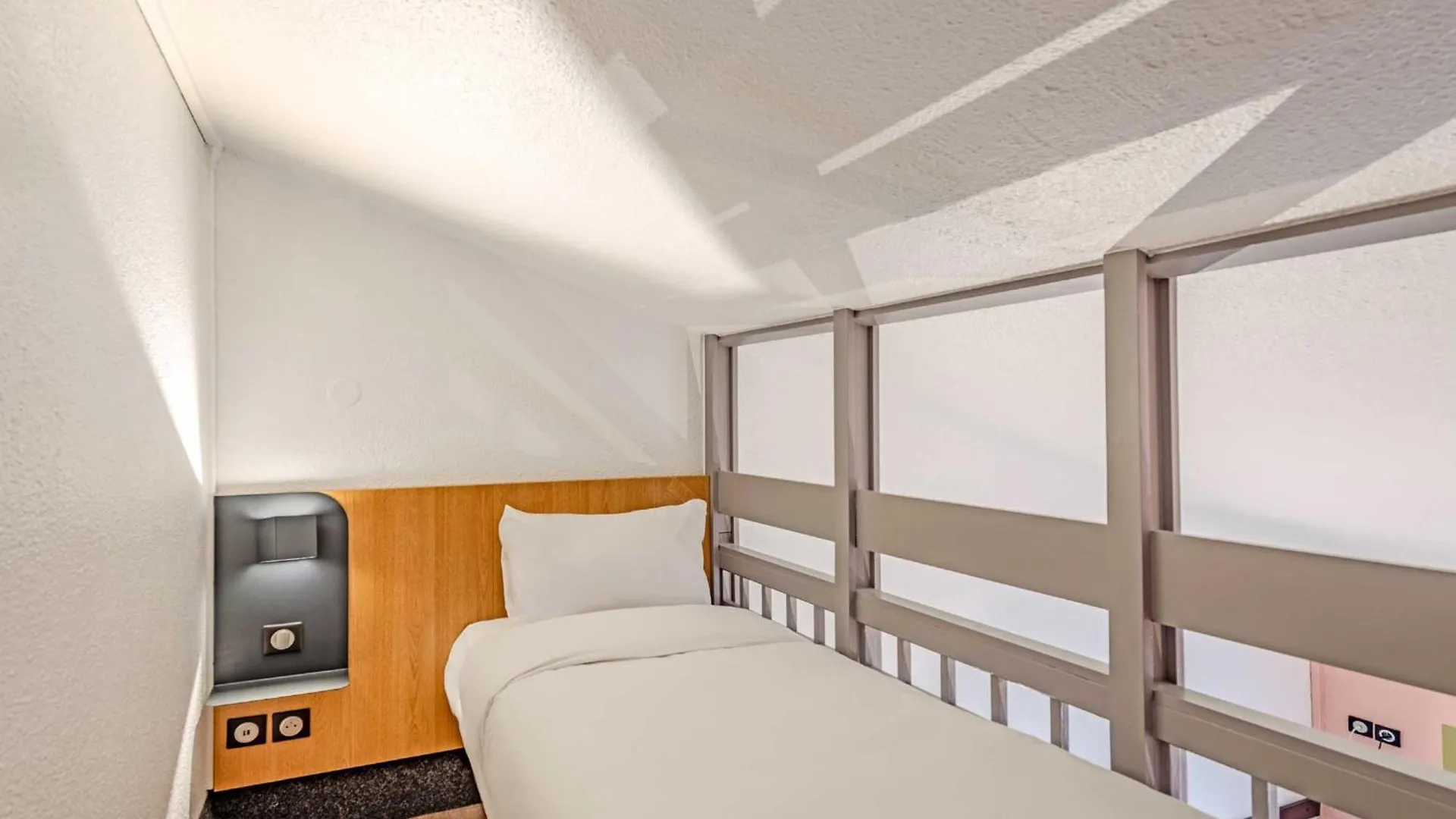 B&B Hotel Brest Kergaradec Aeroport グエヌー