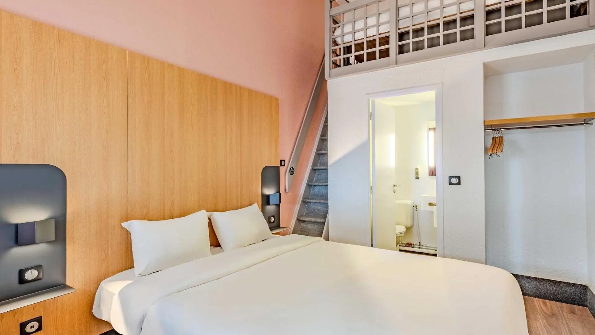 B&B Hotel Brest Kergaradec Aeroport グエヌー 2*,  フランス
