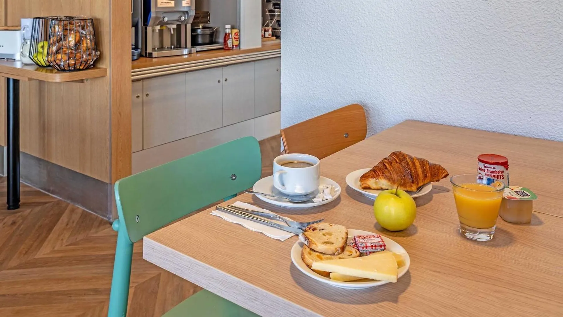 B&B Hotel Brest Kergaradec Aeroport 구어스노