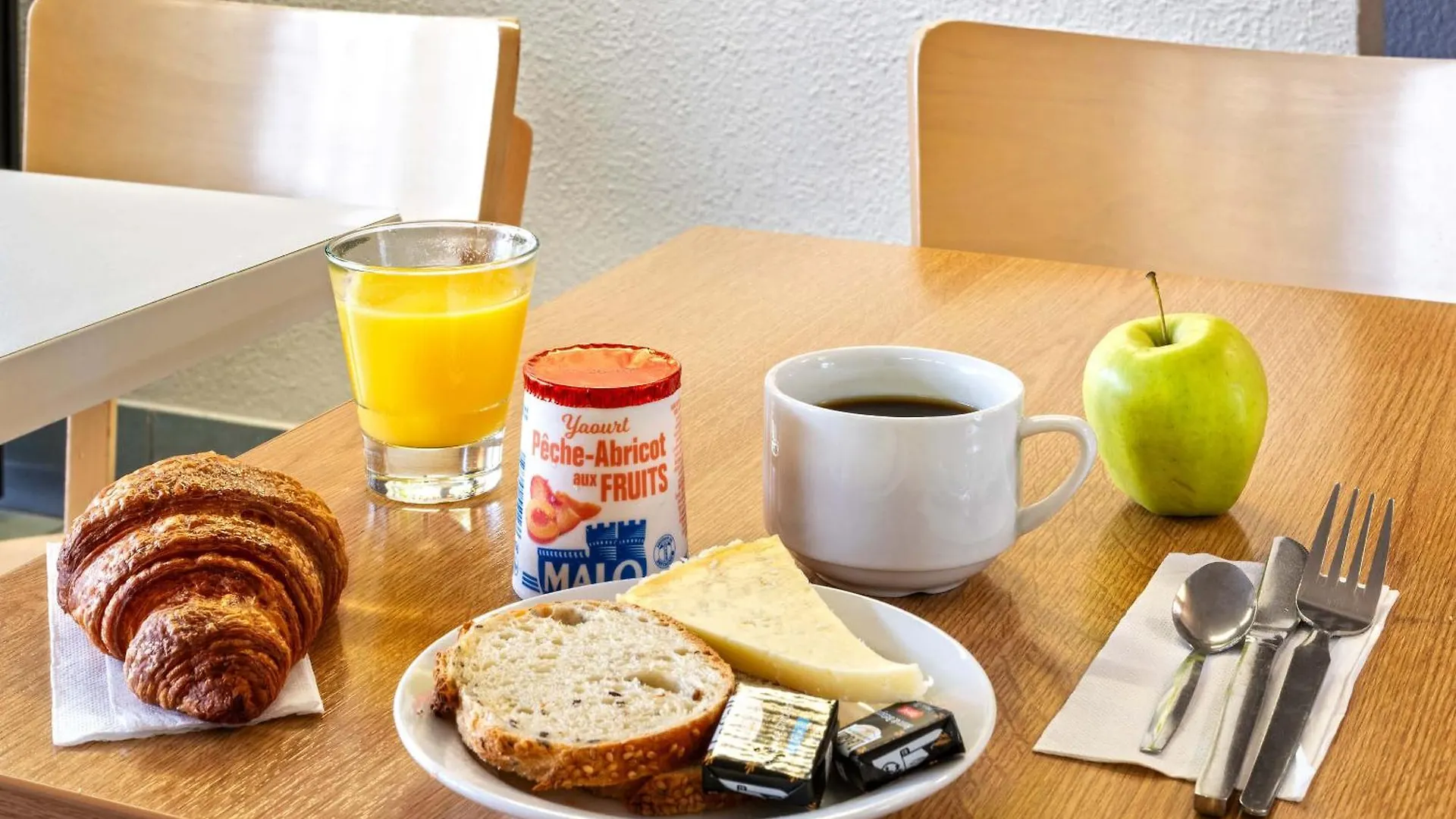 B&B Hotel Brest Kergaradec Aeroport Gouesnou 2*,