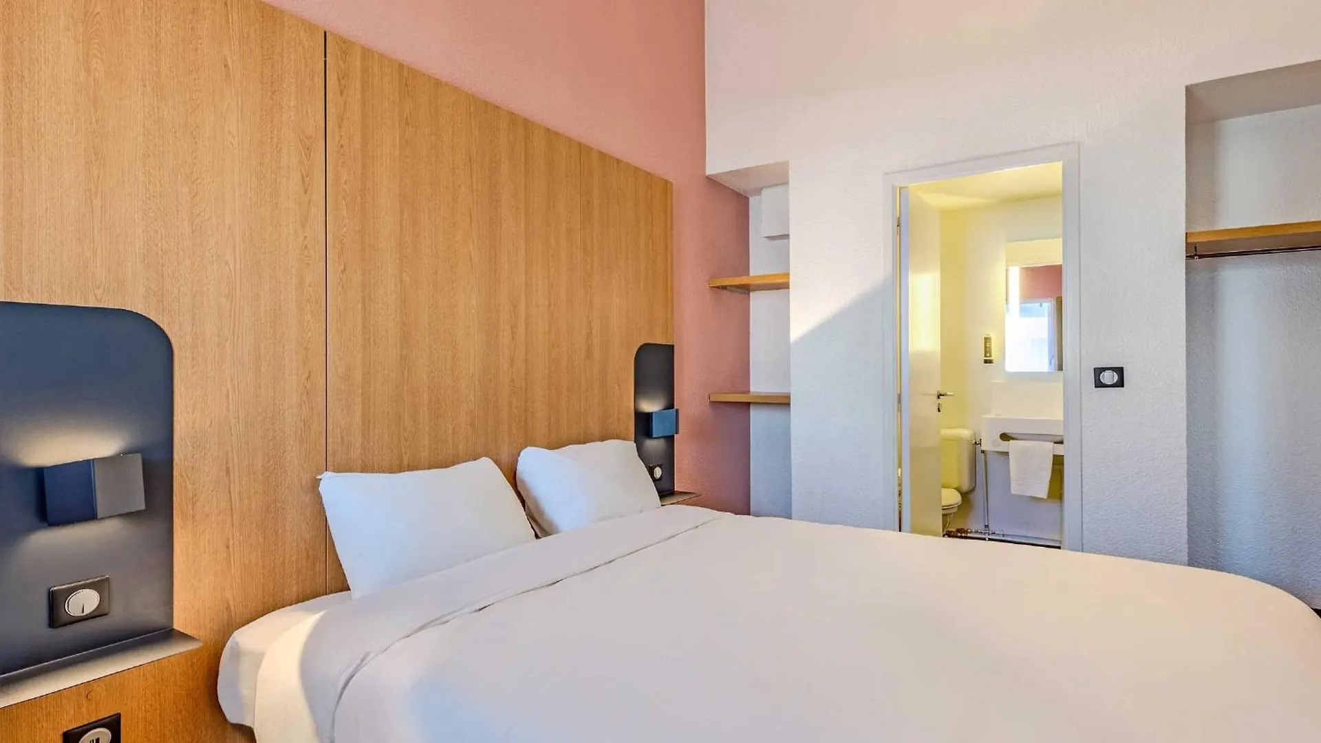 B&B Hotel Brest Kergaradec Aeroport Gouesnou 2*,